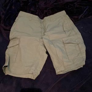 Green Cargo Shorts, Style shorts.